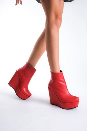 Eve ; Kırmızı Mat Deri,12 cm Dolgu Topuklu Kadın Bot  