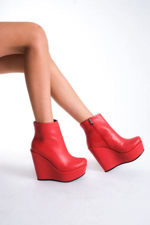 Eve ; Kırmızı Mat Deri,12 cm Dolgu Topuklu Kadın Bot  