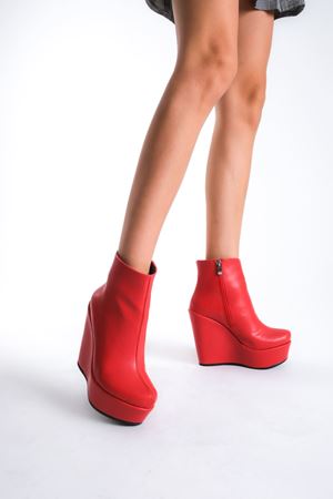 Eve ; Kırmızı Mat Deri,12 cm Dolgu Topuklu Kadın Bot  