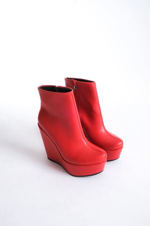 Eve ; Kırmızı Mat Deri,12 cm Dolgu Topuklu Kadın Bot  