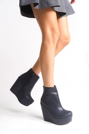 Eve ; Lacivert Mat Deri,12 cm Dolgu Topuklu Kadın Bot 