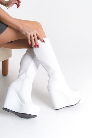 Bounty ; Beyaz Mat Deri ,12 cm Dolgu Topuklu Kadın Çizme 