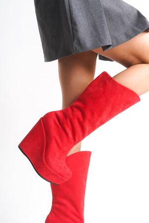 Beatrice ; Kırmızı Süet ,12 cm Fermuarsız  Dolgu Topuklu  Kadın Çizme 