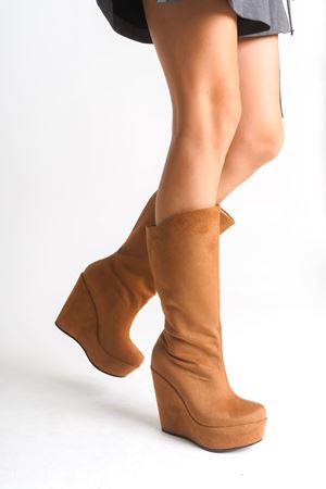 Beatrice ; Taba  Süet ,12 cm Fermuarsız 12 Cm Dolgu Topuklu  Kadın Çizme 