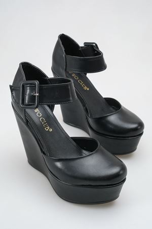 Julia; Siyah Mat Deri ,Toka Detaylı 12 cm Dolgu Topuklu Ayakkabı